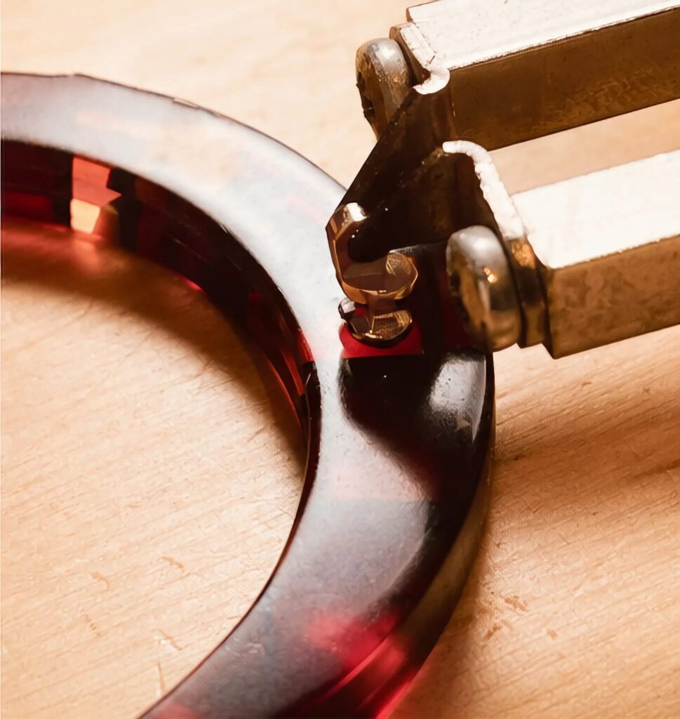 Assembling the hinge of a handmade acetate eyeglass frame